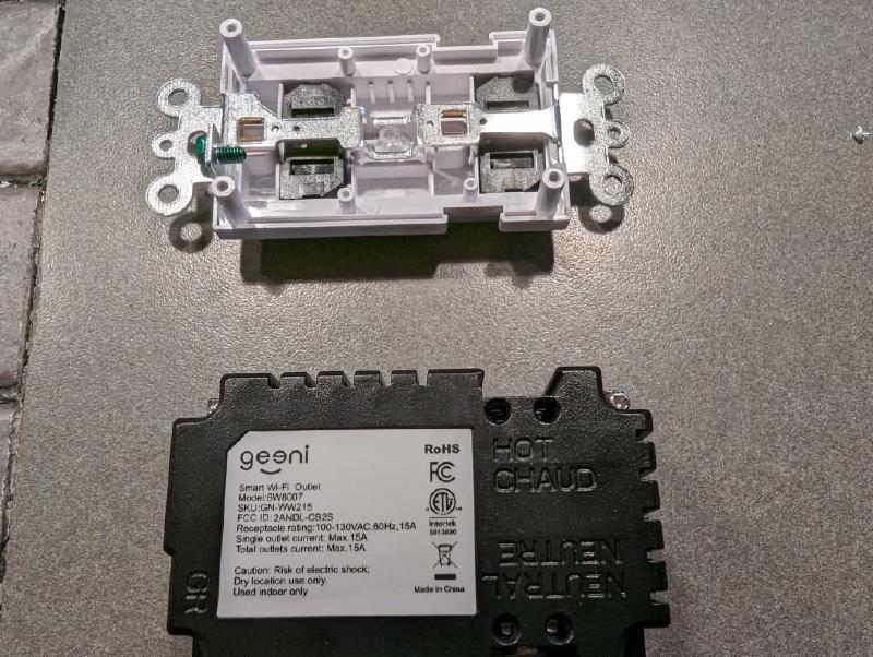 Geeni 6W8007 Smart Wi-Fi Outlet - geeni-6w8007-2-cover-off.jpg