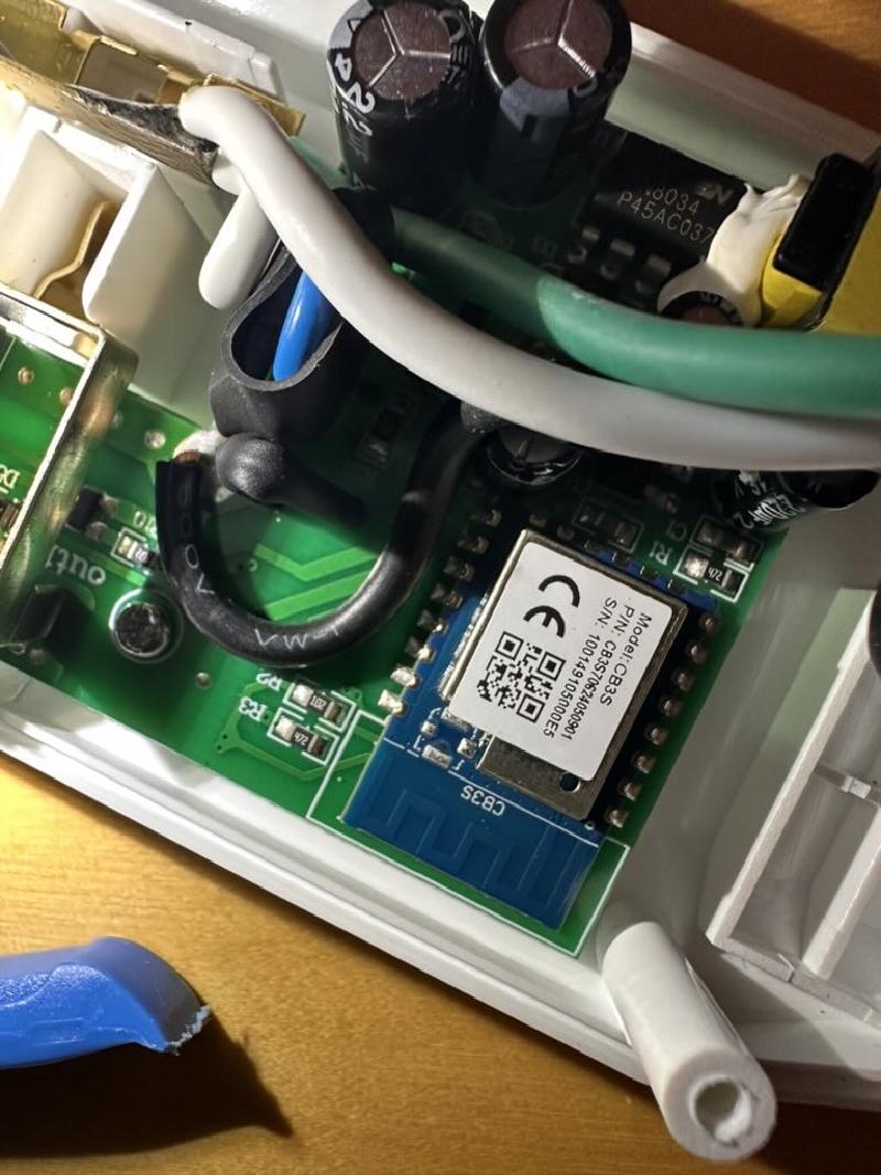 Geeni SW003-199 6-Outlet Surge Protector - cb3s.jpg