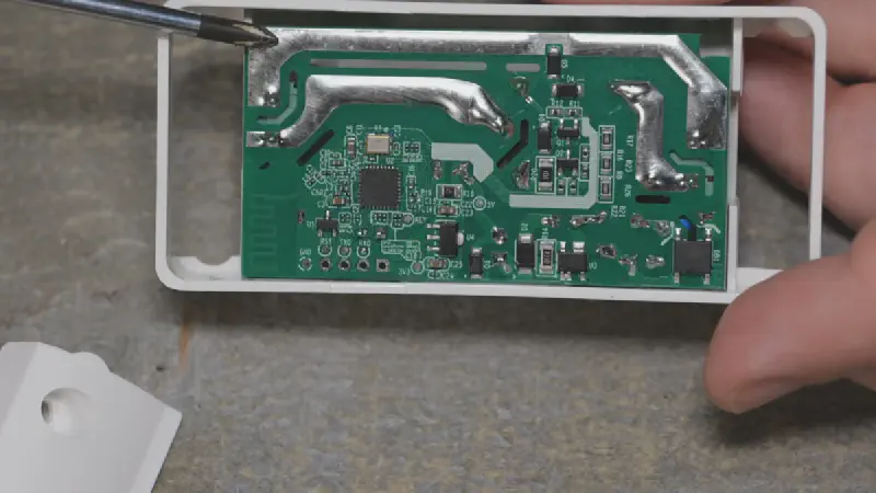 Sonoff BASIC R4 v1.0 - sonoff_basic_r4_pcb_rear.webp