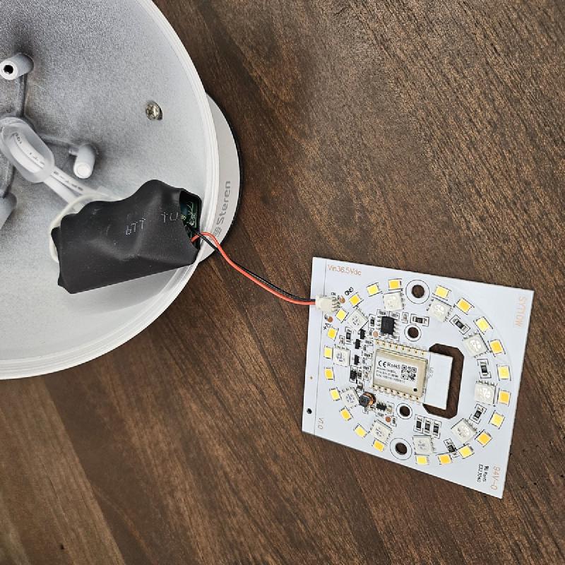 Steren RGBWW Desk Lamp - open.jpg